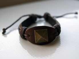 Brown Leather and Threads Bracelet with Decorative Button