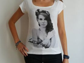 Lana Del Rey : pretty t-shirt, celebrity picture