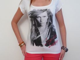 Jennifer Lopez: pretty t-shirt, celebrity picture