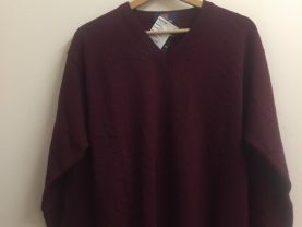 13.  Size M / L Burgundi Men Unworn New Vintage Sweater